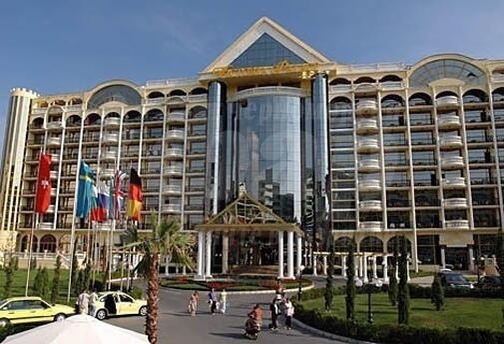 Първо в ЧФ! Семейство холандци скочи от хотел в Слънчев бряг/ОБНОВЕНА/