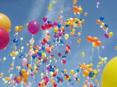 Балони политат в небето на Бургас. Вижте кога и защо