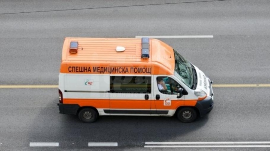 Мотоциклетист е с опасност за живота след самостоятелна катастрофа