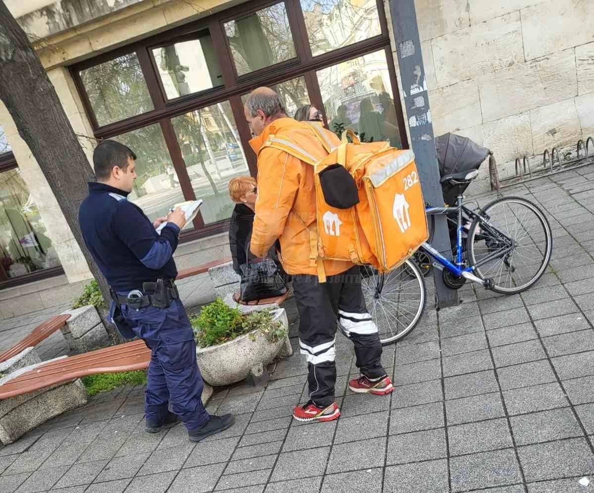 Погнаха велосипедисти и хвърчащи с тротинетки в центъра на Бургас