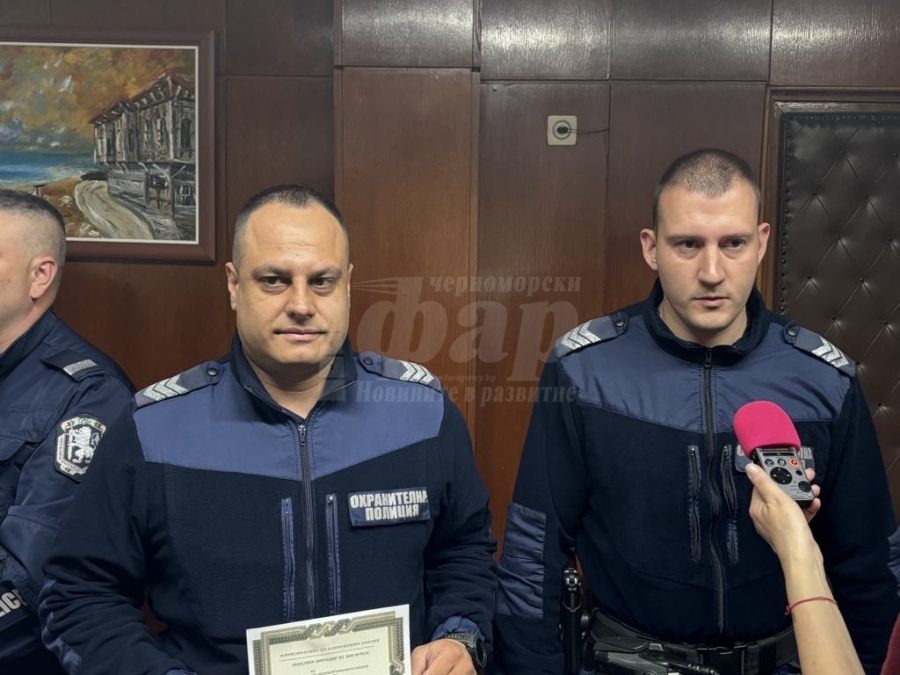 Полицаите, извадили давещия се мъж: Можеше да потъне пред очите ни, имаше тежка хипотермия 
