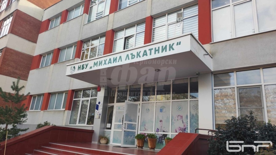 Две бургаски училища се разделиха с директорите си