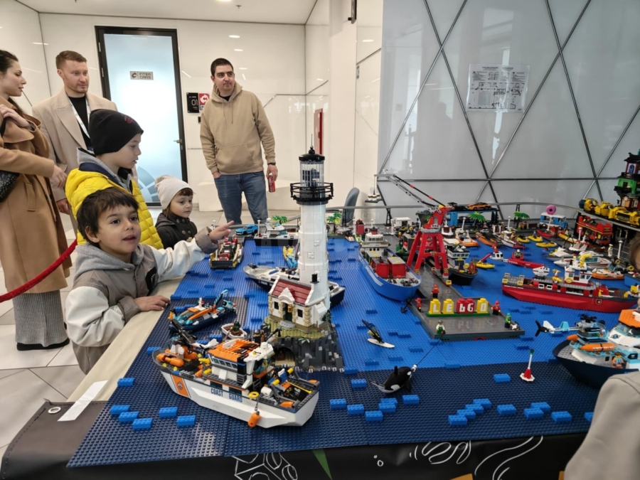  Бургас посреща 28 отбора от 18 населени места за Фестивал на роботиката FIRST® LEGO® League 2025 /СНИМКИ/