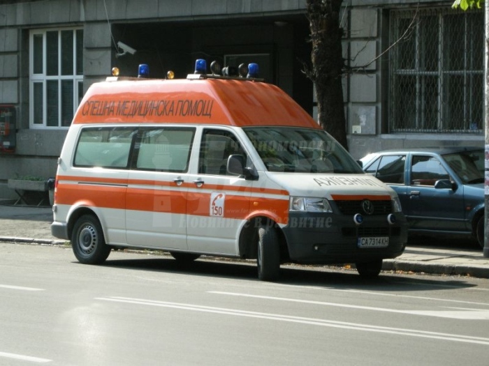 Кола потегли сама и блъсна жена 