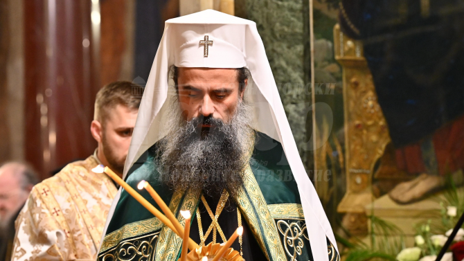 Патриарх Даниил: Трябва да не се срамуваме от Кръста Христов, той е път към Възкресението