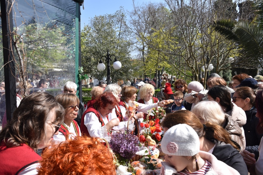 Поморие празнува Великден с музика, танци, яйца и обредни хлябове 