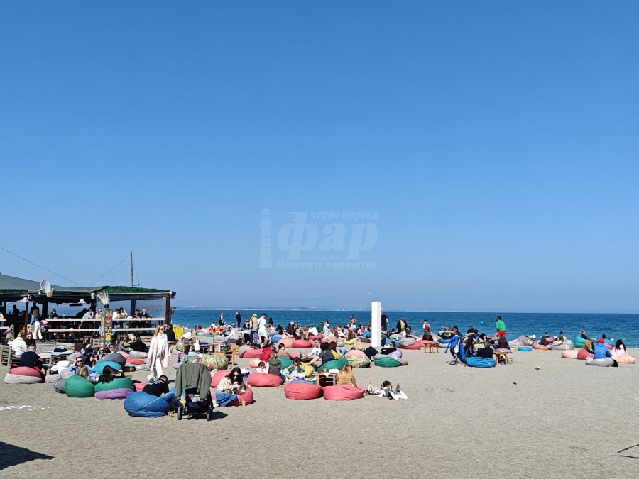 Слънчев Великден по морето
