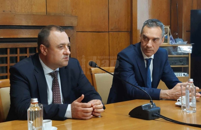 Кметът на Бургас обсъди с министъра на регионалното развитие необходимостта от ремонт на четири държавни пътни отсечки