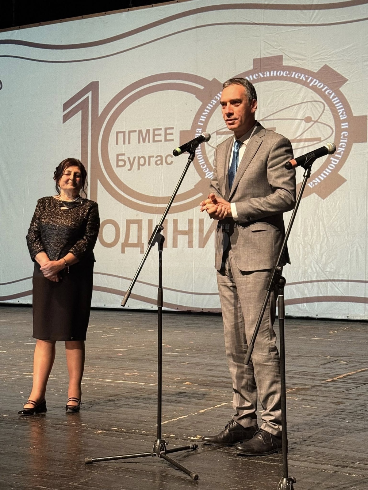 Бургаското Механо на един век! Кулминацията на тържествата събра поколения учители и възпитаници