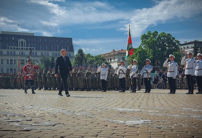 Президентът: Армията винаги е била символ на чест и храброст!