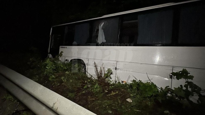 Автобус с военни и два тира катастрофираха на Прохода на Републиката