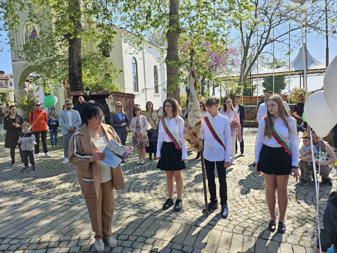 С балони и фанфари СУ „Св.св. Кирил и Методий“ в Созопол отбелязва 145 години 