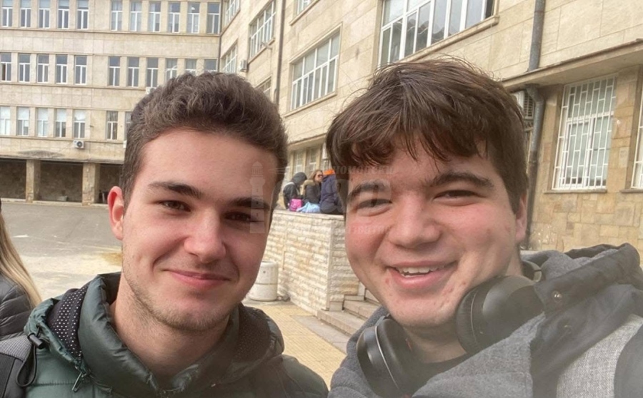 Ангел Христов и Петко Лазаров от Бургас влизат в националния отбор по математика 