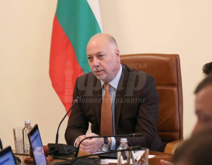 Президентът да преосмисли намеренията си за референдума, призова Росен Желязков