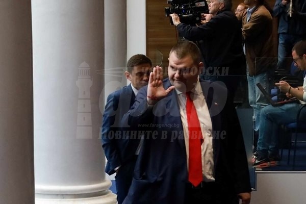 Пеевски: Не трябваше да му дават 15 млн., кметът на София трябваше да намери резерви
