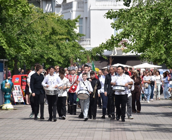 Поморие чества 24 май, почитайки делото на светите братя и на съвременните духовни деятели