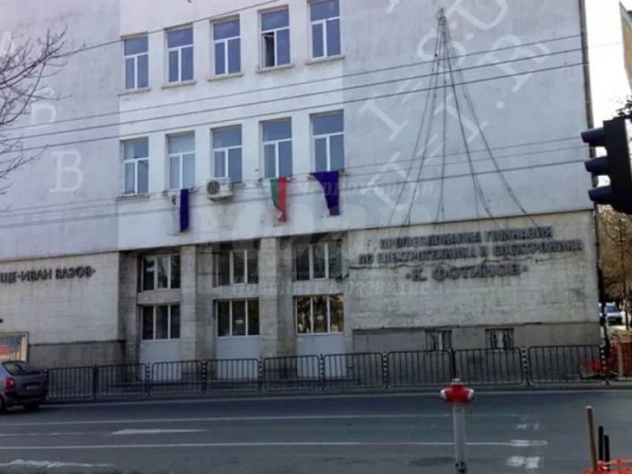 Силната миризма над Бургас евакуира ученици от Електрото