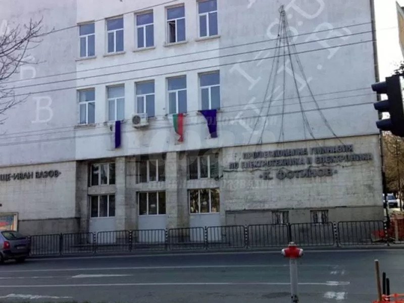 Силната миризма над Бургас евакуира ученици от Електрото