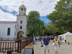 Созопол прелива от туристи още в началото на юни