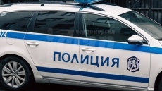 Украинка осъмна с кирка в капака на Ягуара си
