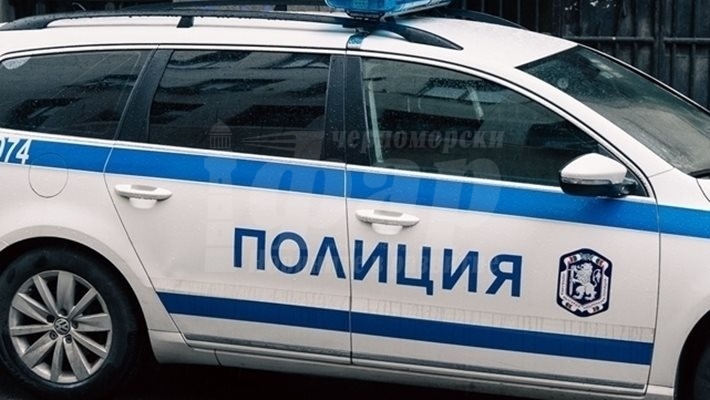 Украинка осъмна с кирка в капака на Ягуара си