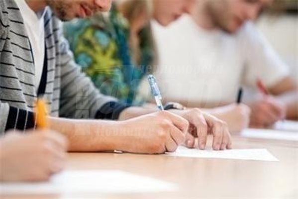 3713 десетокласници от Бургаска област са на НВО по БЕЛ днес