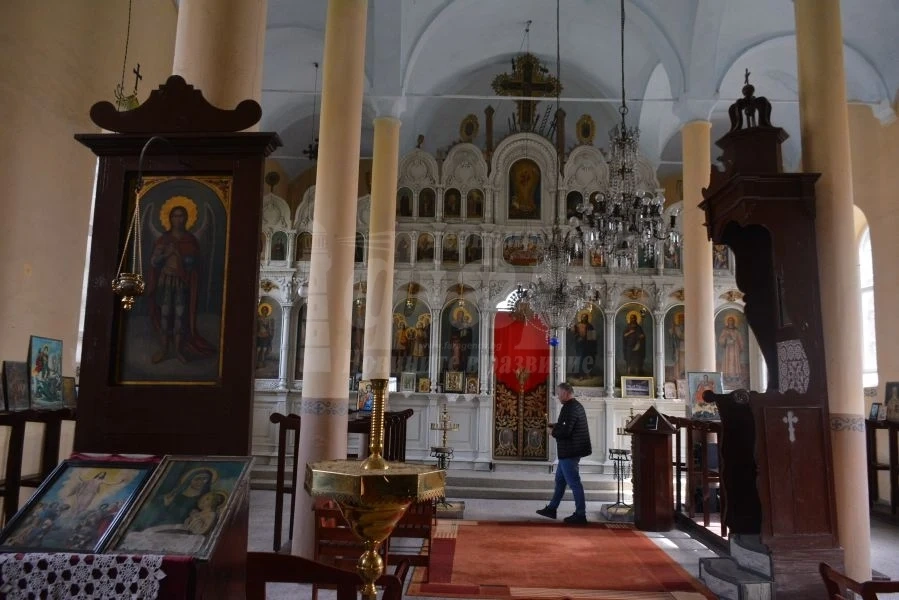  Полилей от Австрия осветява вековната църква в Караново 