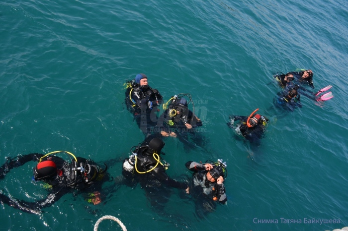 Водолази почистиха морето край остров Света Анастасия