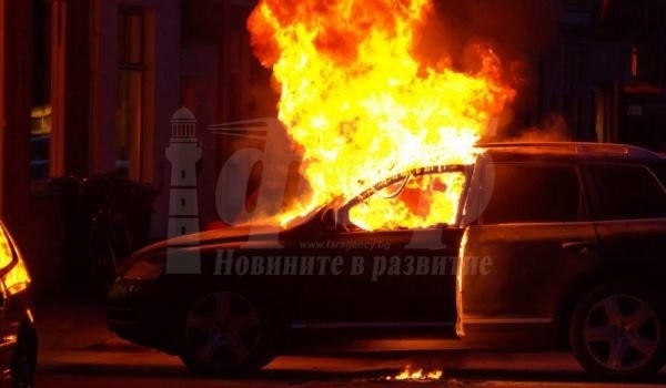 Автосервиз изгоря напълно в кв. \