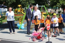 Нова детска площадка в ДТ „Слънце“ в Камено