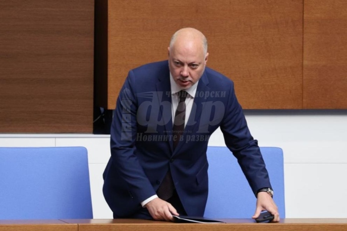 Депутатите гласуват третия вот на недоверие към кабинета „Желязков“ 