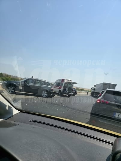 Поредна катастрофа през уикенда: Инцидент на АМ „Тракия“ предизвика задръстване в посока Бургас 