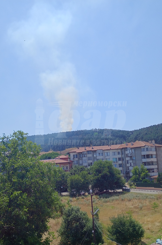 Два пожара обграждат Карнобат