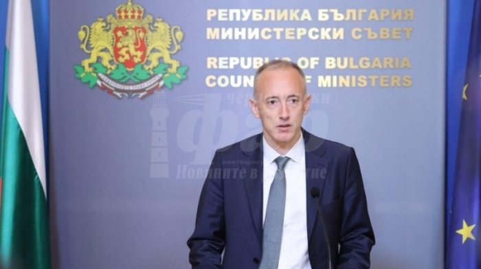 МОН предлага промяна при таксите на студентите платено обучение