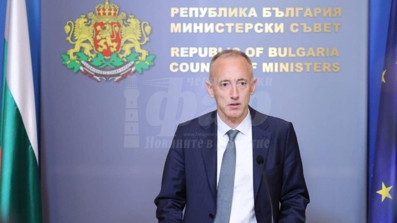 МОН предлага промяна при таксите на студентите платено обучение