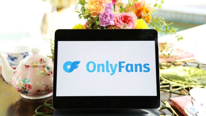 Кой стои зад империята OnlyFans