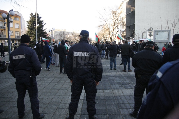 Униформите в МВР: Китайска конфекция на дизайнерски цени