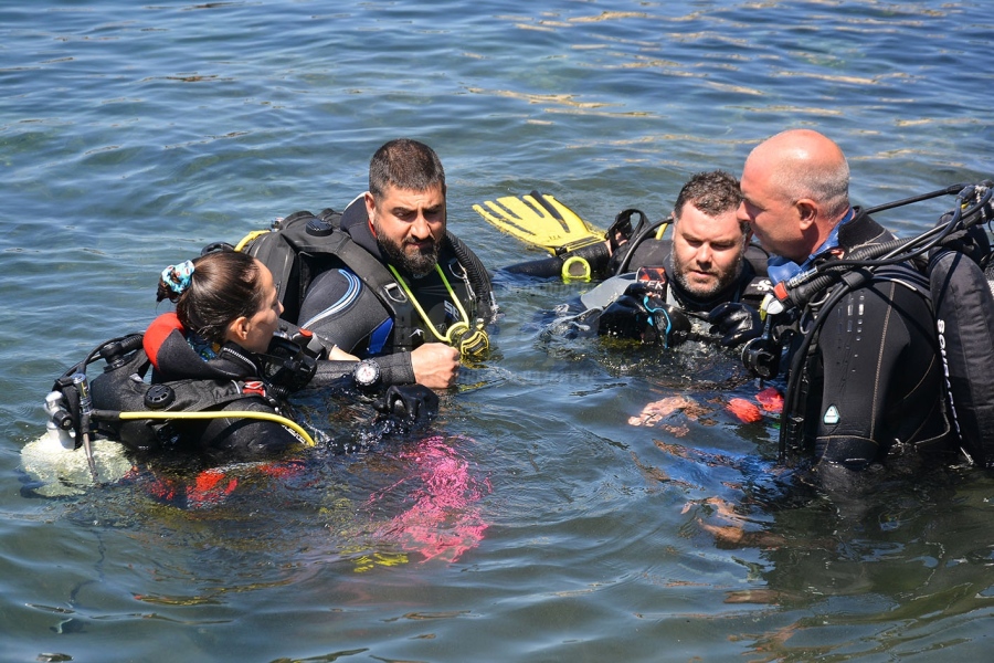 Бургаски водолази се гмурнаха до останки от древно корабокрушение край Китен