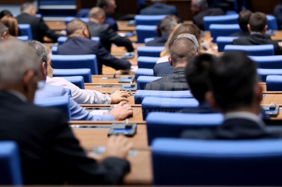 Депутатите приеха промените за студентските такси