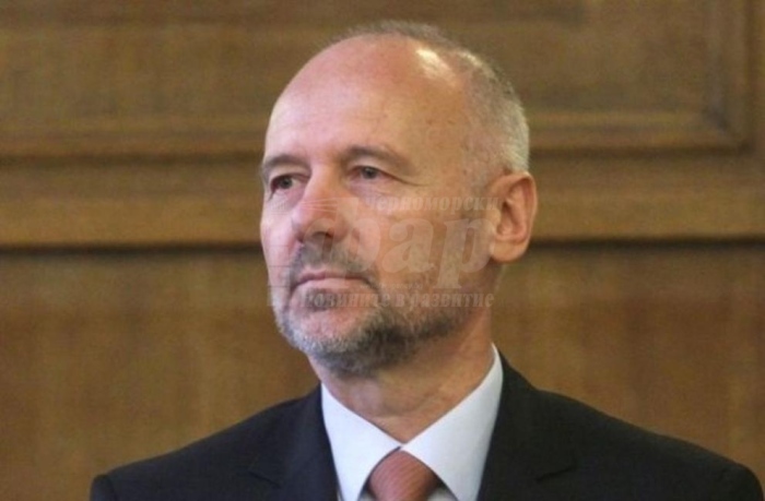 Тагарев: България трябва да реагира на включването на бивши премиери и министри в руския „черен списък“