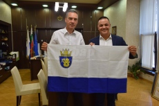 Кметът Николов поздрави Цанко Цанков за успешното преплуване на Северния канал
