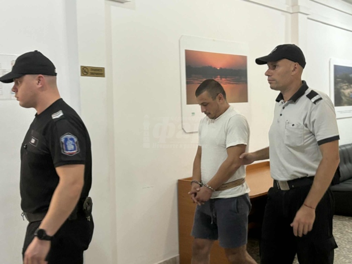 Съдът остави в ареста мъжа, намушкал минувач на бургаска улица 