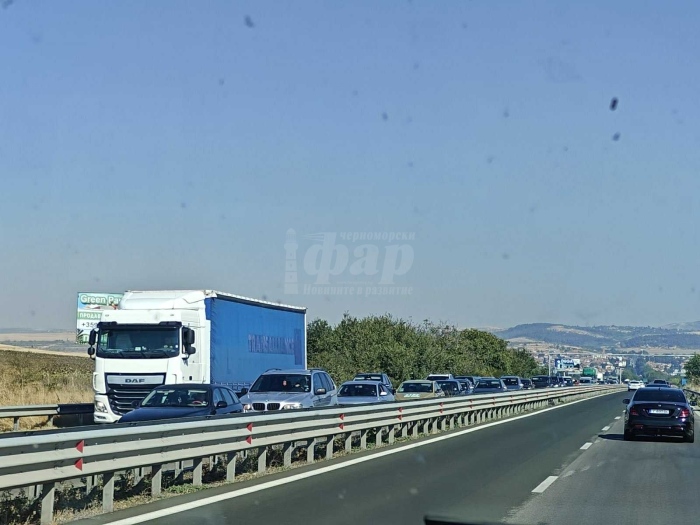 Задръстване от Ветрен към Бургас заради катастрофи