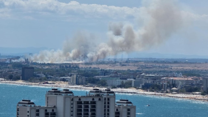 Пожар до Аквапарка в Несебър