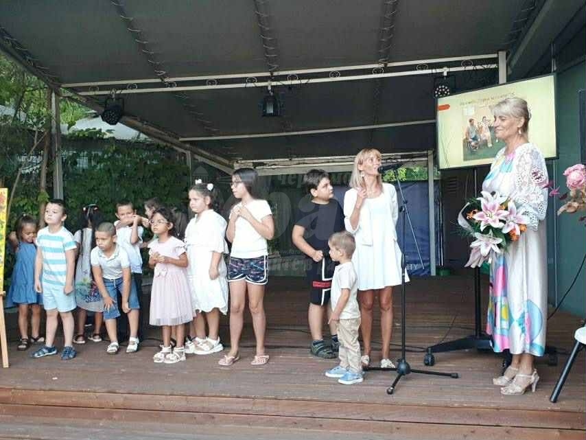 Деца и младежи към Център за социална рехабилитация и интеграция подредиха изложба