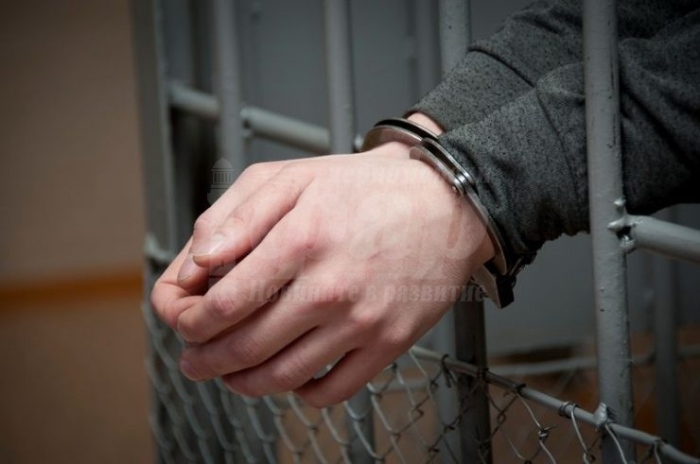 Агресивен украинец псува и налита на бой на полицаи заради скоба, задържаха го