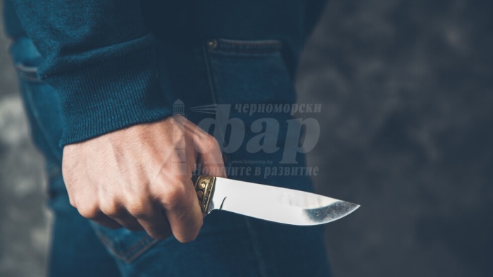 Охранител намушка мъж в Морската градина в Бургас