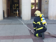 Над 300 служители на Община Бургас бяха евакуирани