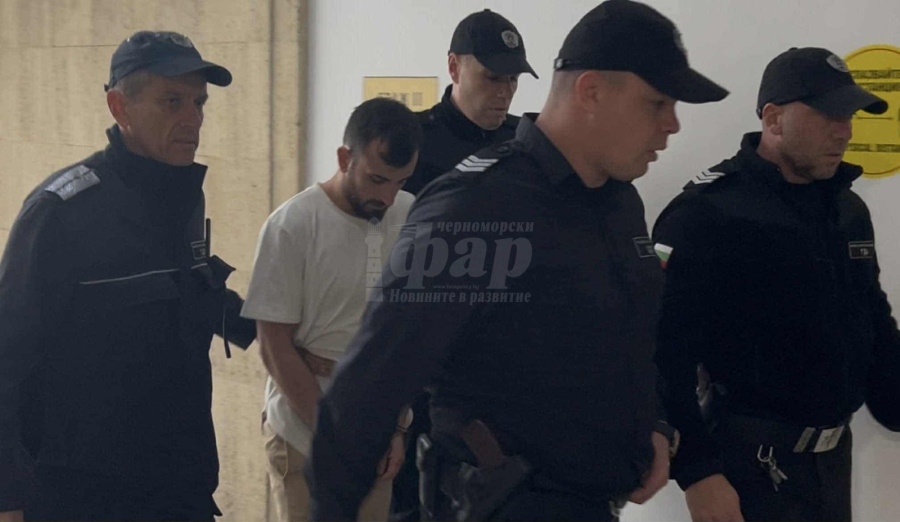 Вкараха в съдебна зала румънеца от катастрофата с шестима загинали мигранти в Бургас