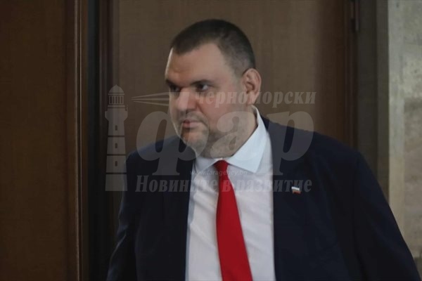 Пеевски размаха общи законопроекти с Мирчев